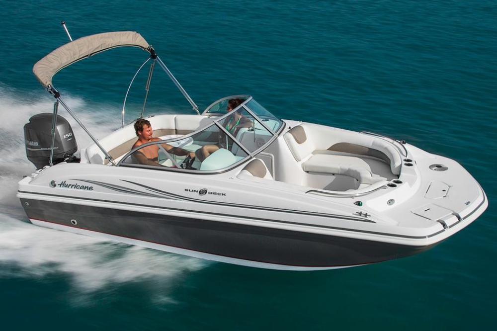 Hurricane 217 OB – The Ultimate Deck Boat for Fun, Comfort & Adventure