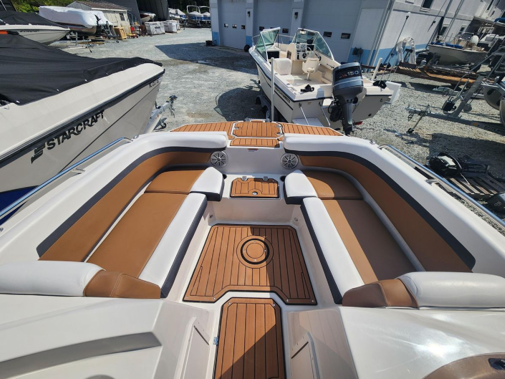 sunrise-boat-rentals-fort-Lauderdale-StarCraft-SVX-211-4