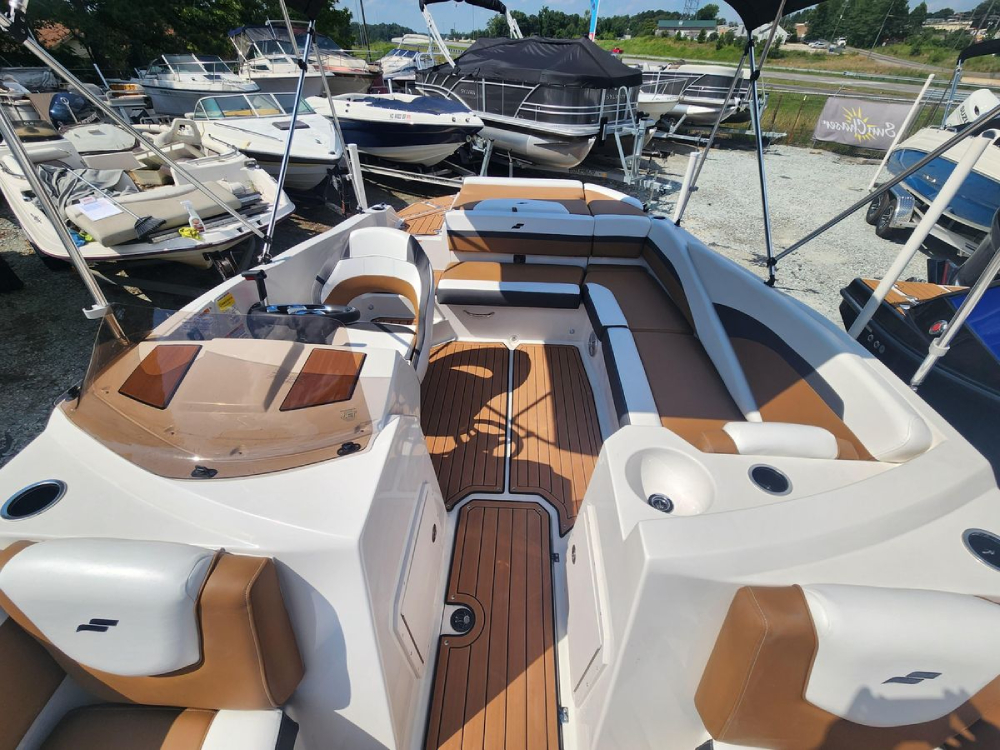 sunrise-boat-rentals-fort-Lauderdale-StarCraft-SVX-211-5