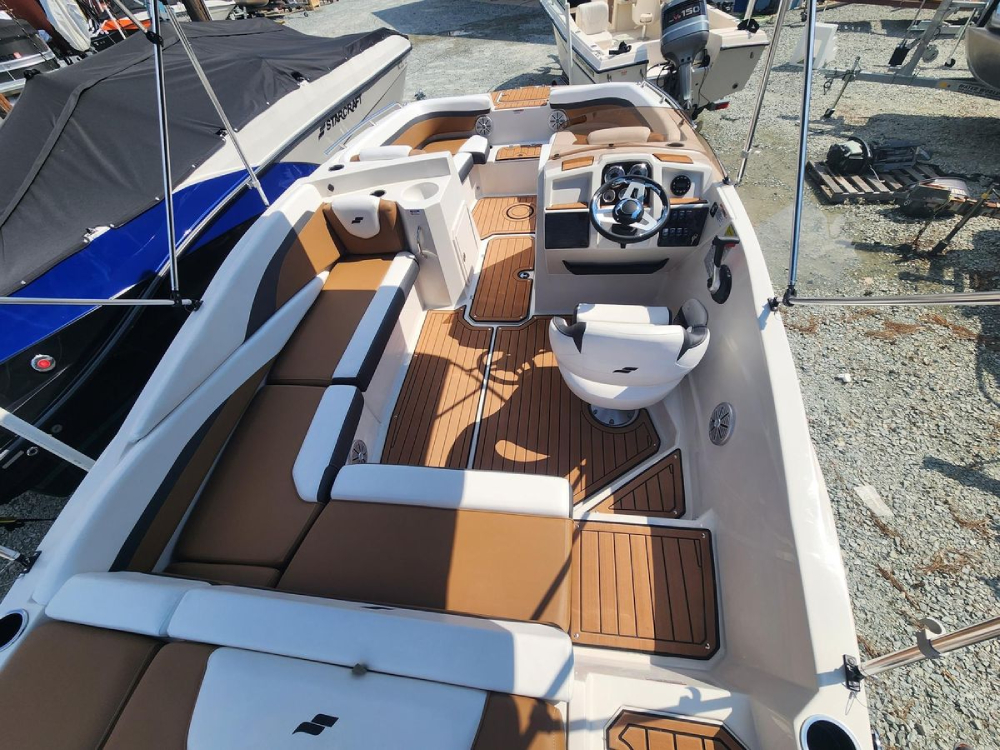 sunrise-boat-rentals-fort-Lauderdale-StarCraft-SVX-211-6