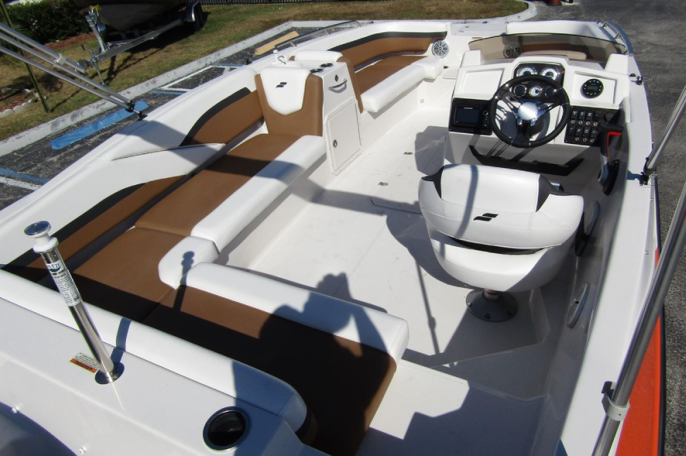 sunrise-boat-rentals-fort-Lauderdale-StarCraft-svx-191-5