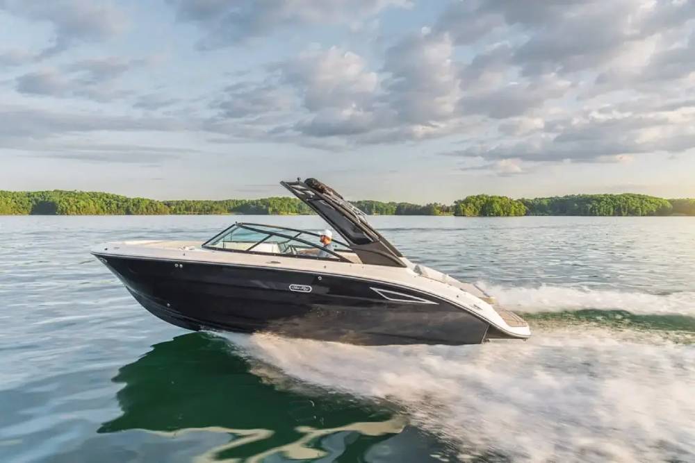 Sea Ray SDX 250 – Luxury, Comfort & Performance on the Water